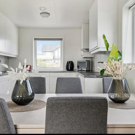 Cozy Lofoten Hideaway Leknes