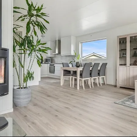 Cozy Lofoten Hideaway Apartment